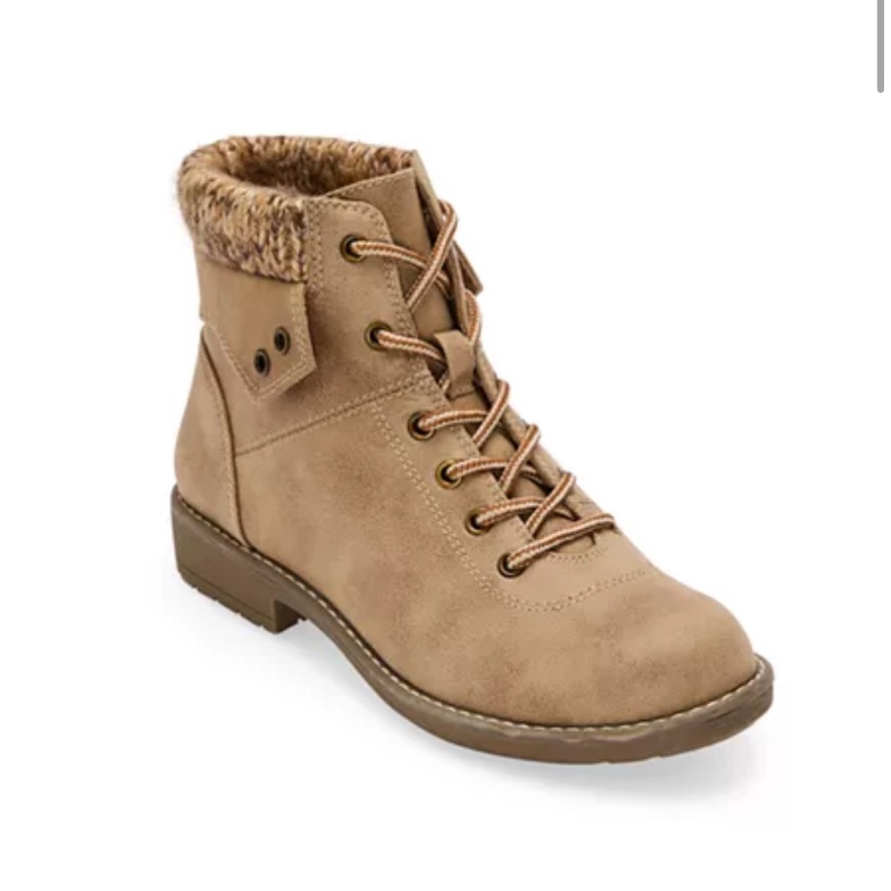 Women's St. John’s Bay Shae Block Heel Ankle Boots — TAN Size 7.5